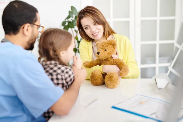 Portrait Beautiful Young Mother Playing Cute Little Girl Trying Calm — Stock Photo, Image