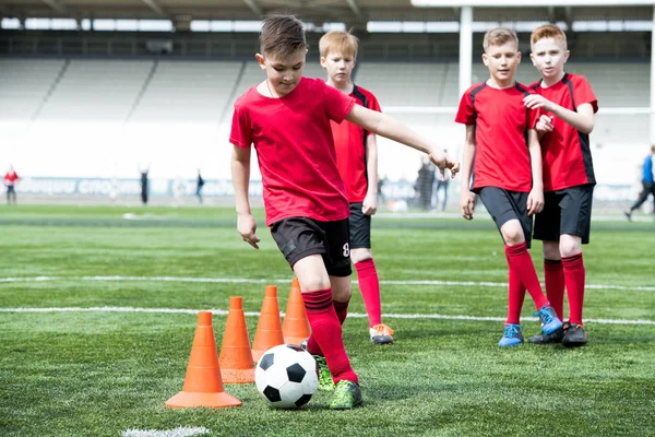 Retrato Larga Duración Del Equipo Fútbol Junior Que Practica Estadio — Foto de Stock