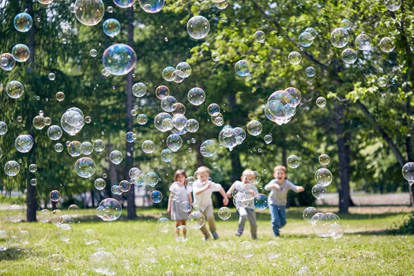 Green Public Park Illuminated Sunbeams Colorful Soap Bubbles Flying Air — Stock Photo, Image