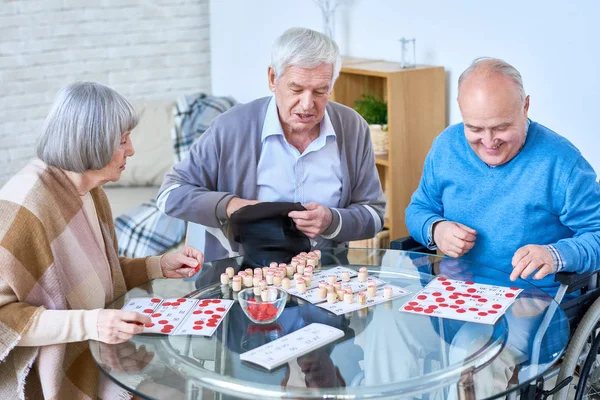 Portrait Senior People Playing Lotto Game Sitting Glass Table Living — Stock Photo, Image