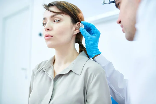 Low Angle Portrait Doctor Examining Ears Hearing Beautiful Young Woman — Stock Photo, Image