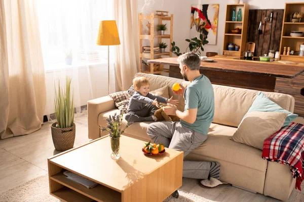 Happy Young Father Sitting Comfortable Sofa Studio Flat Playing Joyful — Stock Photo, Image