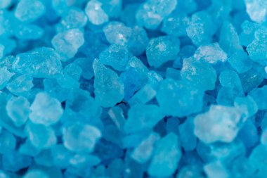 Arka plan makro mavi kristalleri tuz, mineral veya kimyasal reaktif, kopya alanı vurdu