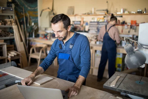 High Angle Portrait Mature Worker Using Laptop Modern Joinery Copy — Stock Photo, Image