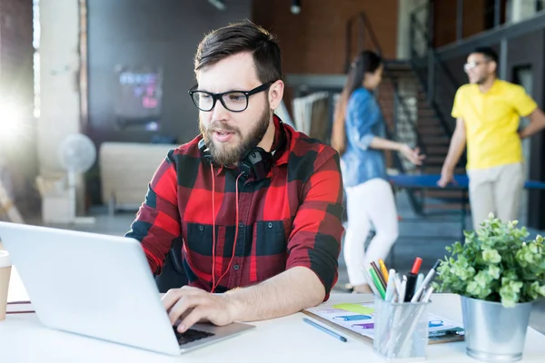 Portrait Modern Bearded Man Wearing Glasses Red Shirt Using Laptop — Stock Photo, Image