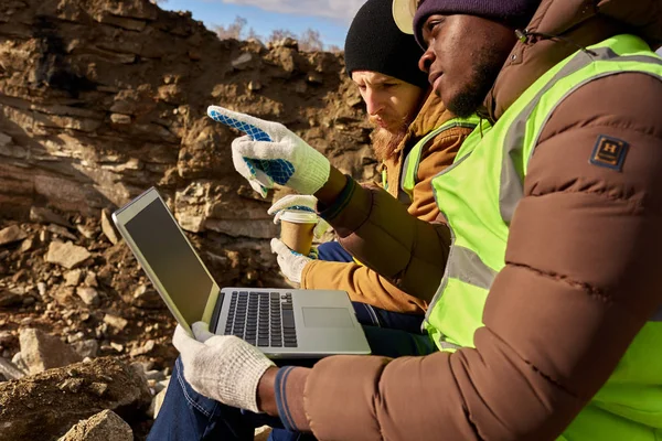 Side View Portrait Two Miners Wearing Reflective Jackets One Them — Stock Photo, Image