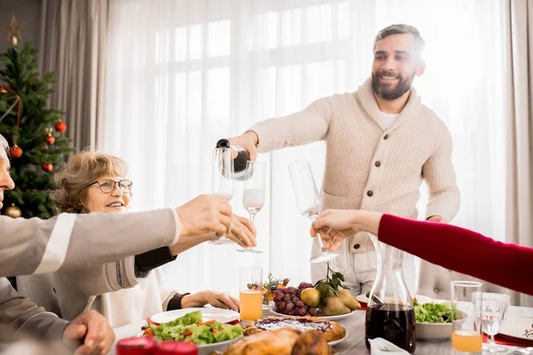 Retrato Tons Quentes Grande Família Feliz Desfrutando Jantar Natal Junto — Fotografia de Stock