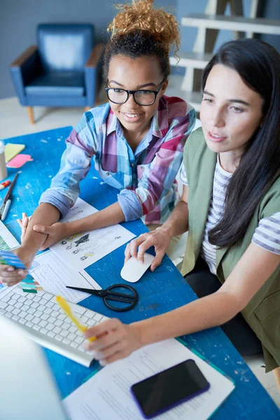 High Angle Portrait Two Creative Young Women One Them African — Stock Photo, Image