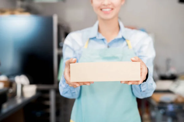 Porträt Einer Bis Zur Unkenntlichkeit Verkleideten Frau Die Eine Schürze — Stockfoto