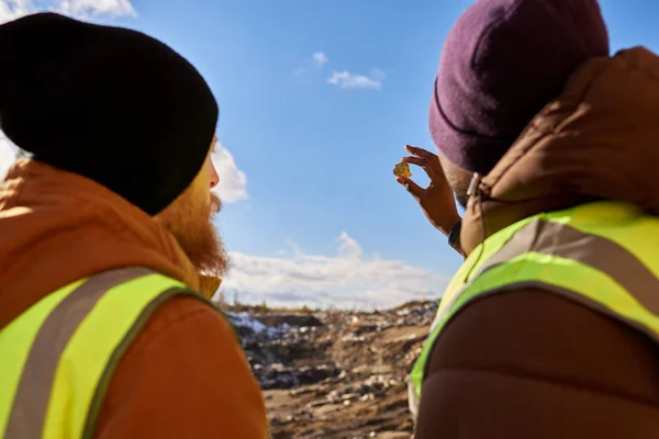 Back View Portrait Two Industrial Workers Wearing Reflective Jackets One — Stock Photo, Image