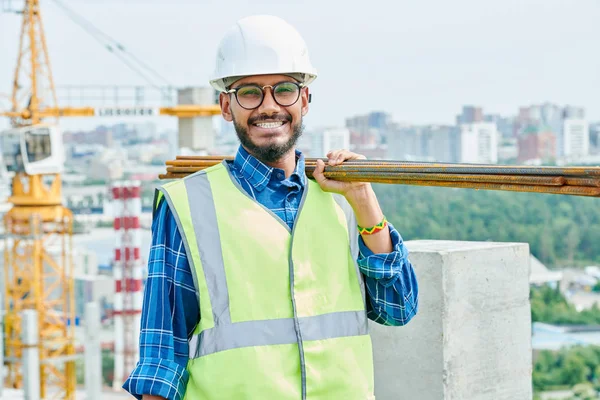 Alegre trabajador de Oriente Medio — Foto de Stock