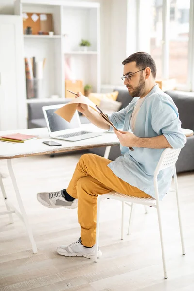 Serious Young Businessman Casualwear Reading His Working Notes Notepad While — Stock Photo, Image