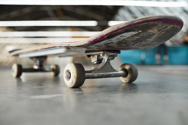 Skateboard För Parkour Praxis Plan Yta Stora Arenan Eller Idrottsverksamhet — Stockfoto