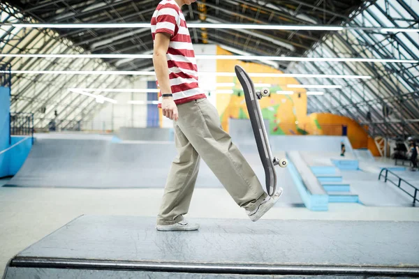 Teenage Parkour Boy Holding Skateboard His Foot While Exercising Skateboarding — Stock Photo, Image