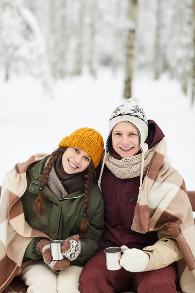 Portrait Loving Young Couple Wrapped Blanket Drinking Hot Cocoa Outdoors — 图库照片