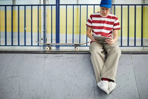 Young Contemporary Skateboarder Touchpad Sitting Fence Browsing Net Training — Stock Photo, Image