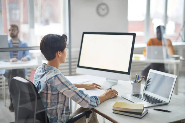 Young Busy Manager Casualwear Sitting Desk Front Computer Screen While — Stock Photo, Image