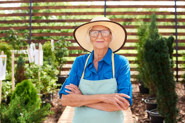 Waist Portrait Happy Senior Woman Posing Garden Standing Arms Crossed — Stock Photo, Image