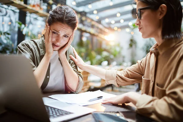 Upset Depressed Young Woman Sitting Table Papers Looking Laptop Monitor — Stock Photo, Image