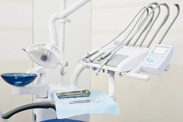 空の歯科医院の歯科器具や機器の背景画像 コピースペース — ストック写真