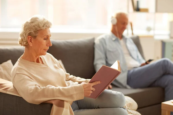 Warm Toned Portrait Happy Elderly Couple Enjoying Time Home Focus — Stock Photo, Image