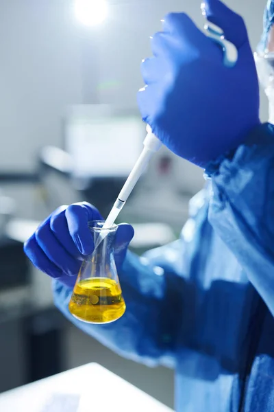 Close Unrecognizable Laboratory Worker Sterile Gloves Dropping Reagent Flask Urine — Stock Photo, Image