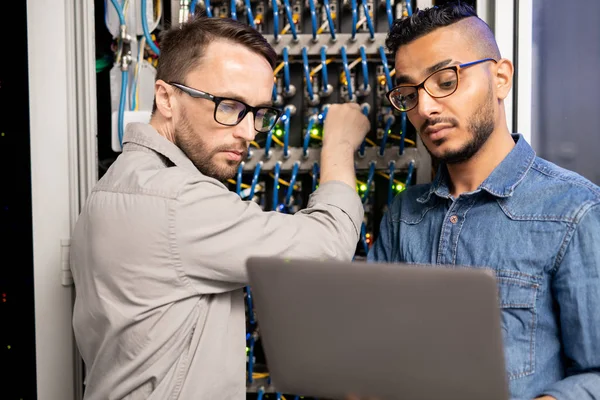 Serious Pensive Young Multi Ethnic Server Specialists Glasses Standing Database — Stock Photo, Image