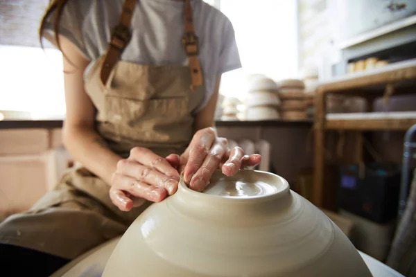 Close Unrecognizable Female Artisan Shaping Bowl Potters Wheel Copy Space — Stock Photo, Image