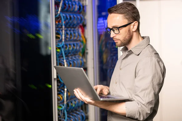 Serious Thoughtful Handsome Young Server Engineer Glasses Standing Database Center — Stock Photo, Image