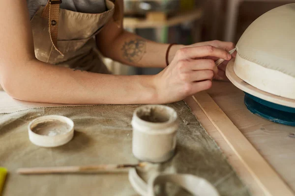 High Angle Closeup Unrecognizable Female Artisan Shaping Handmade Bowl Potters — Stock Photo, Image