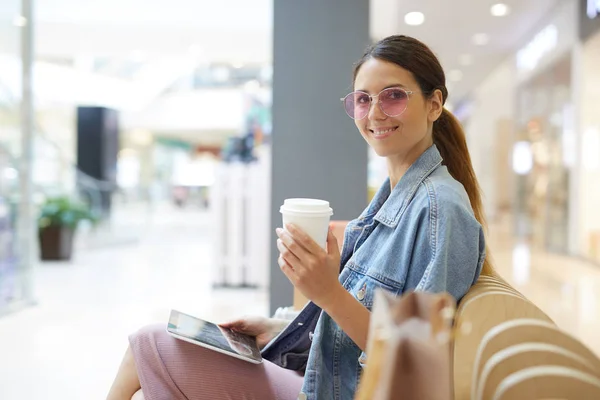 Young Smiling Attractive Girl Sitting Drinking Coffee Mall While Having — Stock Photo, Image