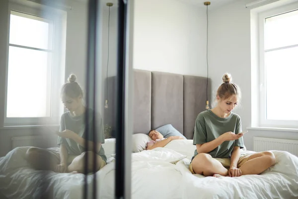 Young Wife Sitting Bed Looking Messages Her Husband Smartphone — Stock Photo, Image