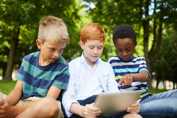 Three Smiling Teenage School Friends Watching Cartoons Together Park Sitting — Stock Photo, Image