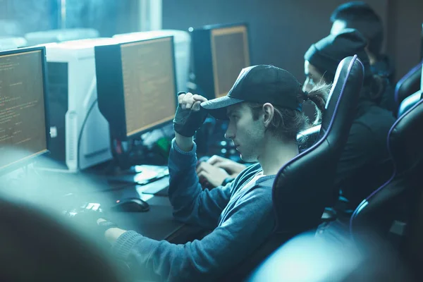 Young Talented Programmers Hipster Outfits Sitting Table Using Powerful Computers — Stock Photo, Image