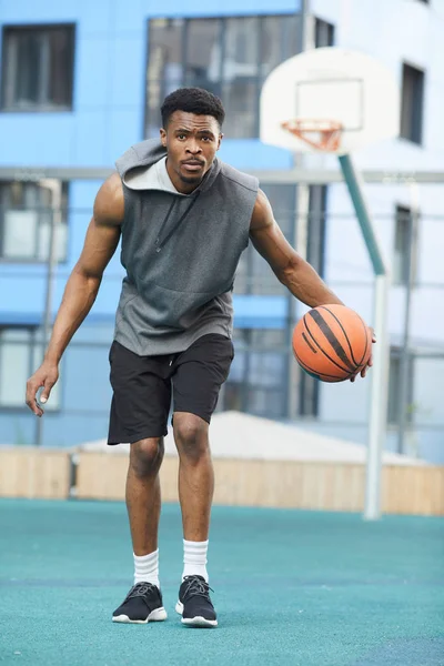 Portrait Complet Joueur Africain Basket Ball Courant Vers Caméra Dans — Photo