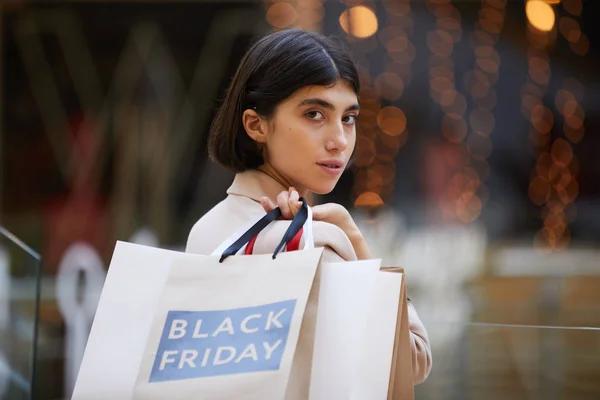 Porträt Einer Eleganten Jungen Frau Die Beim Einkaufen Black Friday — Stockfoto