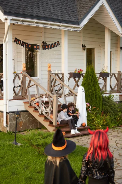 Wide Angle View Group Kids Walking Decorated House While Trick — Stock Photo, Image