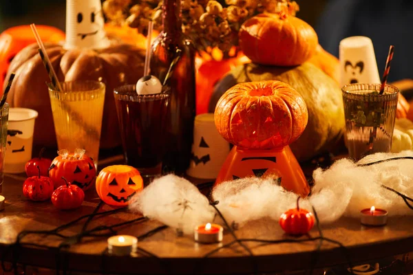 Bakgrundsbild Halloween Dekorationer Närbild Pumpor Och Ljus Som Bordet För — Stockfoto