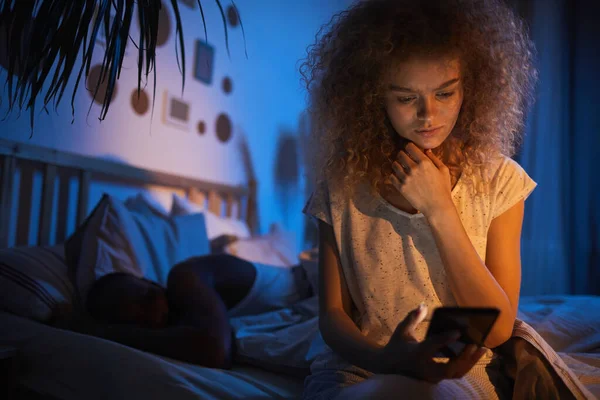 Portrait Curly Haired Young Woman Sitting Family Bed Night Holding — Stock Photo, Image