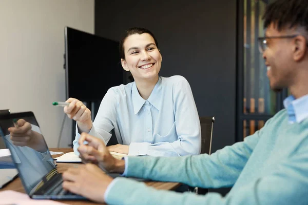 Cheerful Young African American Man Caucasian Woman Sitting Office Table — Stock Photo, Image