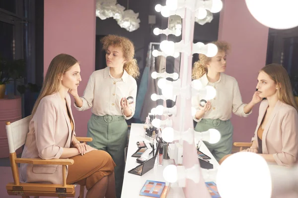 Wide Angle Portrait Young Woman Applying Make Fashion Model Vanity — Stock Photo, Image