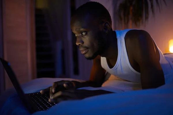 Side View Portrait Young African American Man Using Laptop Bed — Stock Photo, Image