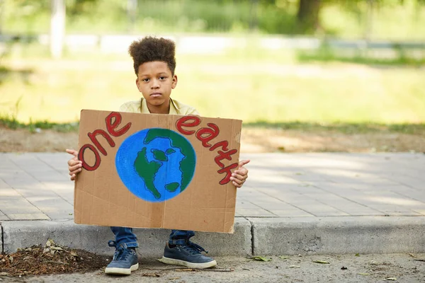 Full Length Portrait African American Boy Holding Sign One Aarth — Stockfoto