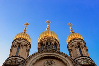Rus Ortodoks Kilisesi St Elizabeth Neroberg üzerinde Wiesbaden'da altın kubbe.