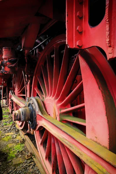 Eski bir büyük, demir tekerlekleri lokomotif Buhar.