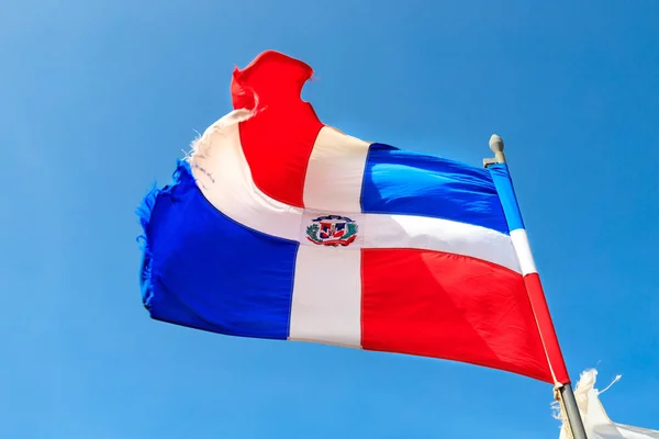Bandeira República Dominicana Está Acenando Diante Céu Azul Inscrição Espanhol — Fotografia de Stock