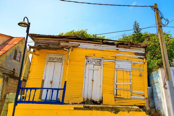 Casa Legno Vecchia Deformata Gialla Puerto Plata Repubblica Dominicana — Foto Stock
