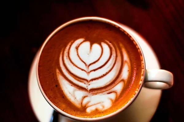 Kaffe med vackra skum, ett koncept av frukost, kopia utrymme, närbild — Stockfoto