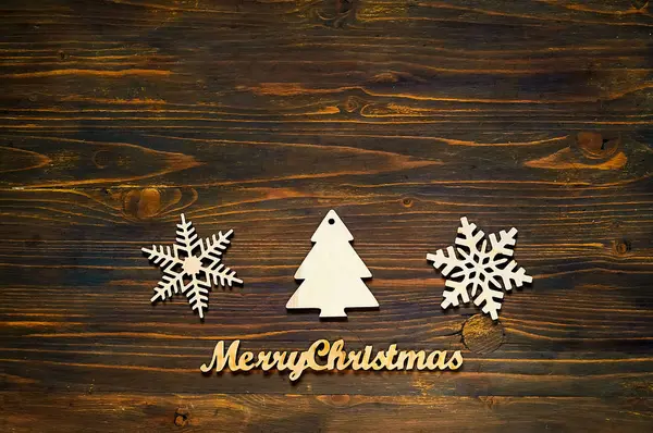 Boże Narodzenie wystrój. Dekoracyjne drewniane płatki śniegu i ozdoby świąteczne na podłoże drewniane, koncepcja nowego roku wakacje, zbliżenie, kopiować miejsca — Zdjęcie stockowe