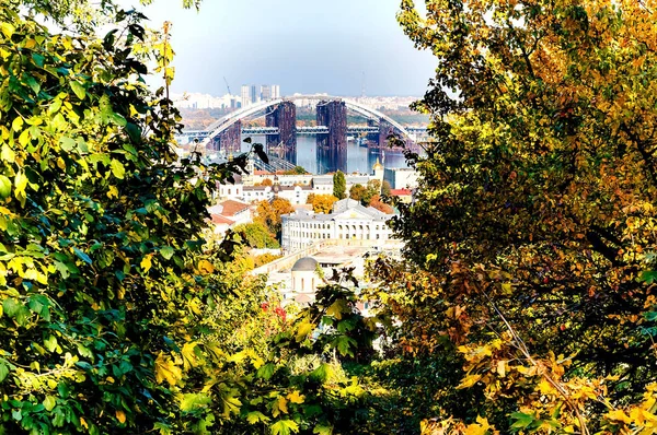 Kyev stadsgezicht, weergave van Kontraktova vierkante van Castle Hill — Stockfoto